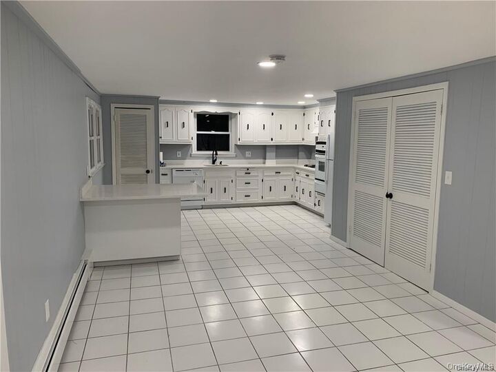 Property Photo:  2 Victoria Lane  NY 10701 