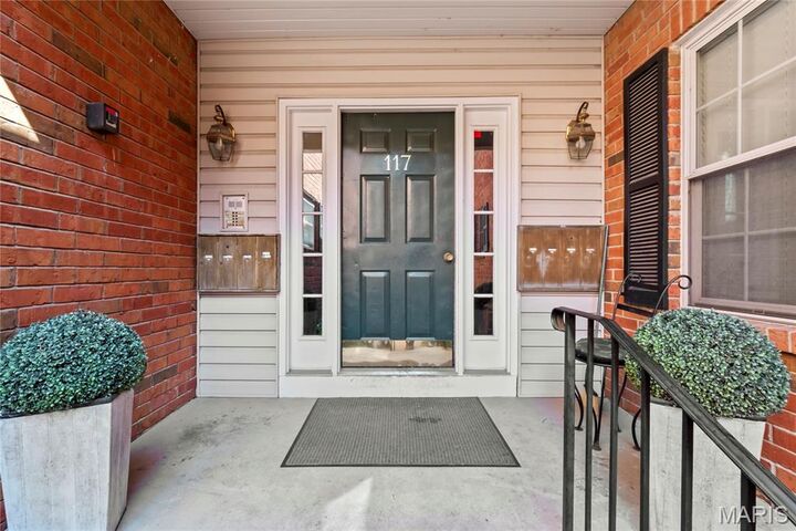 Property Photo:  117 E Clinton Place 7  MO 63122 