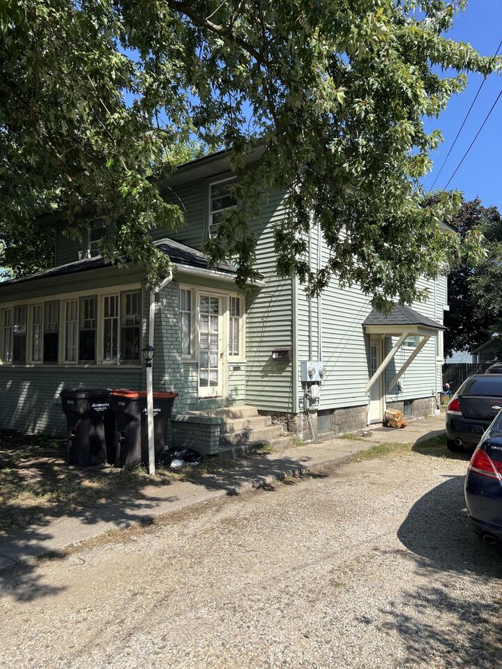 Property Photo:  1750 Berkley Avenue SW  MI 49509 