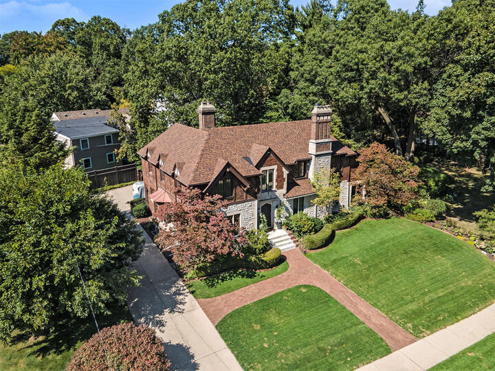 Property Photo:  955 Cambridge Drive SE  MI 49506 