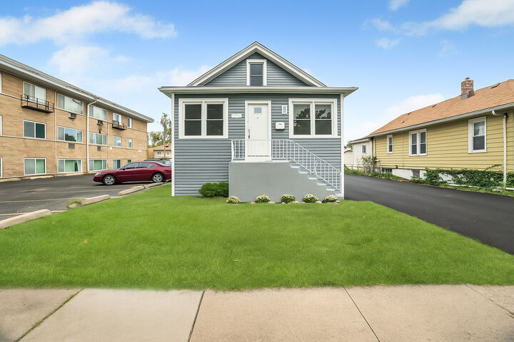 Property Photo:  1927 S 17th Avenue  IL 60155 