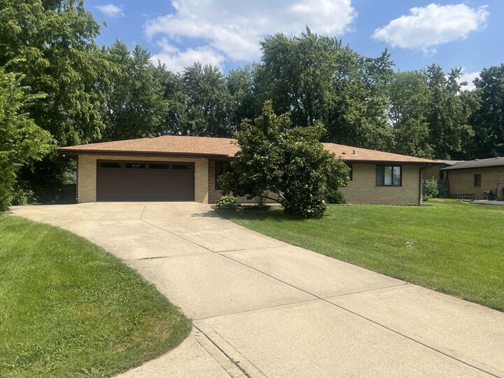 Property Photo: 6027 S Lincoln Avenue IL 60532