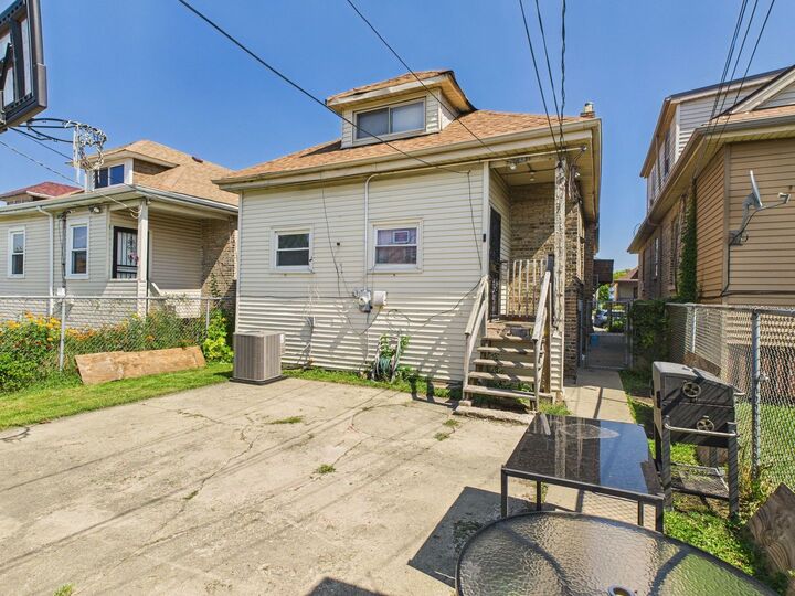 Property Photo:  7520 S May Street  IL 60620 