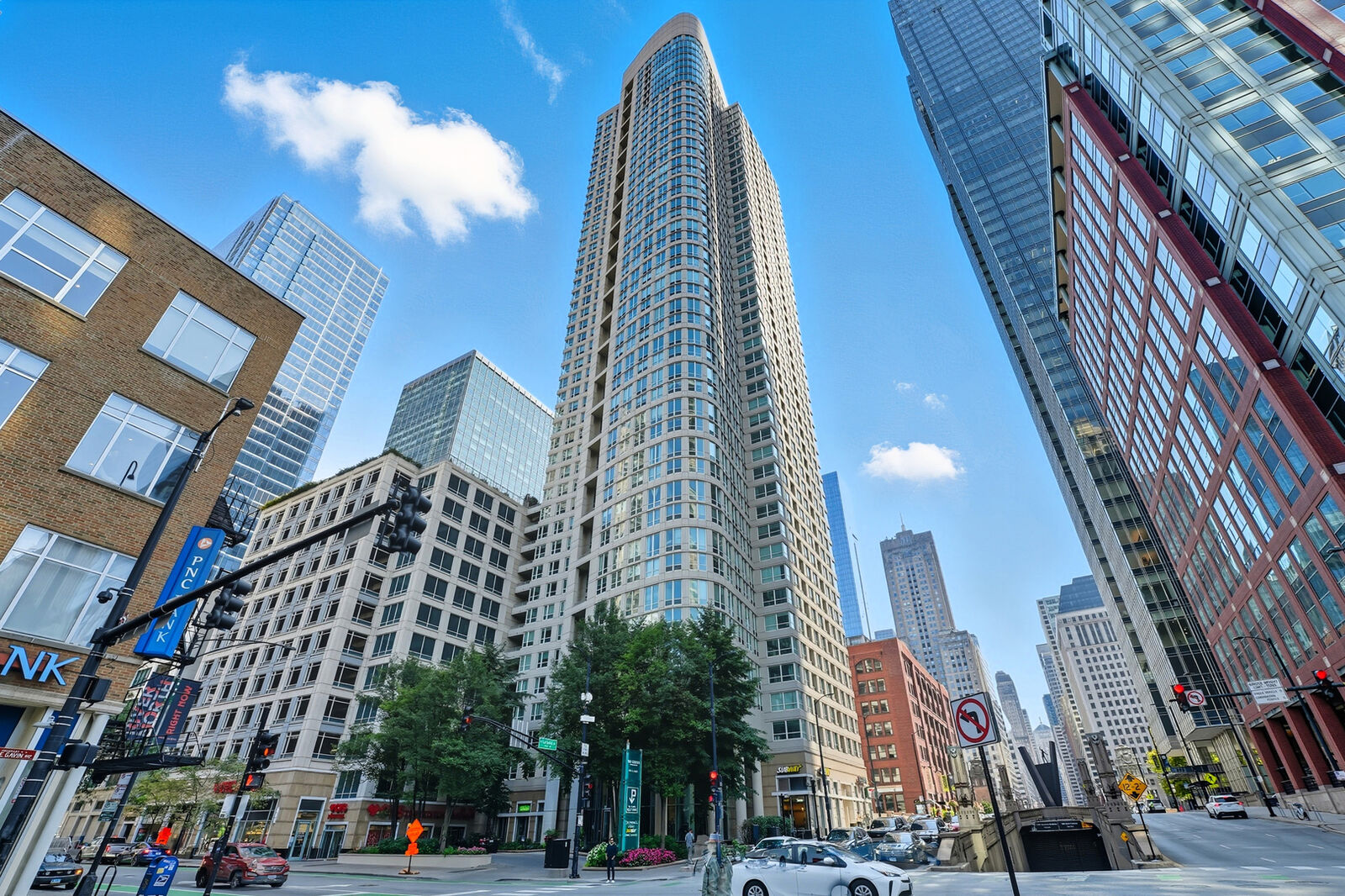 Property Photo:  345 N La Salle Street 4007  IL 60610 