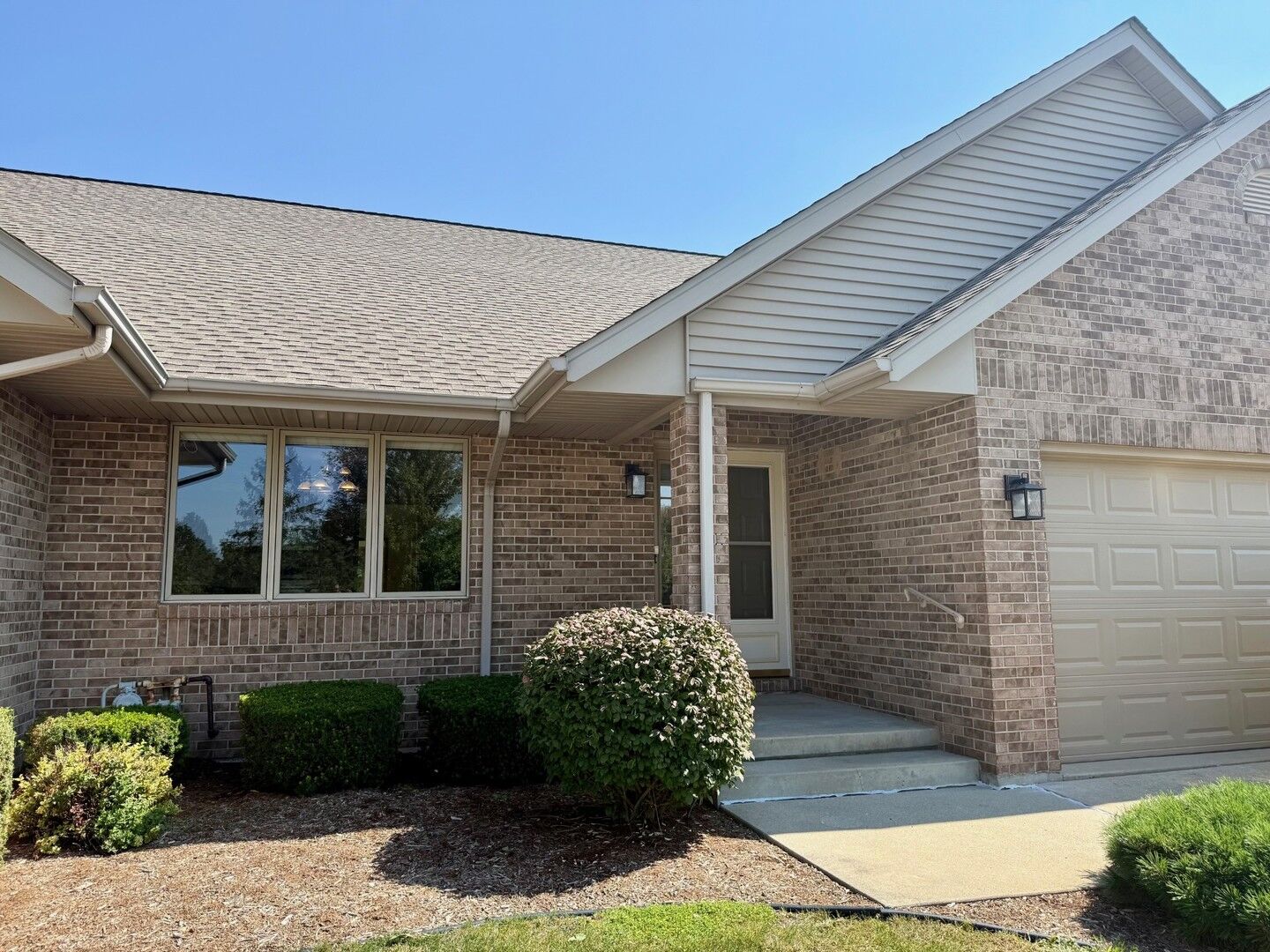 Property Photo:  1450 Adrienne Circle  IL 60178 