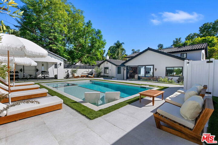 22269 Avenue San Luis  Woodland Hills CA 91364 photo