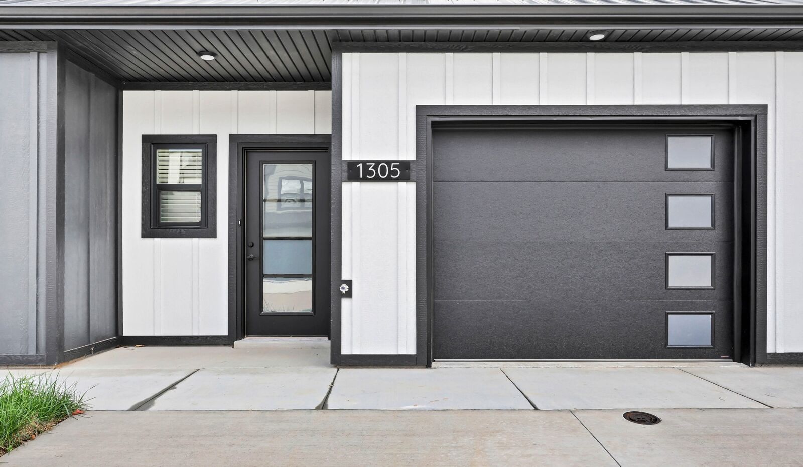 Property Photo: 1305 Jonathan Wade Circle TN 37043