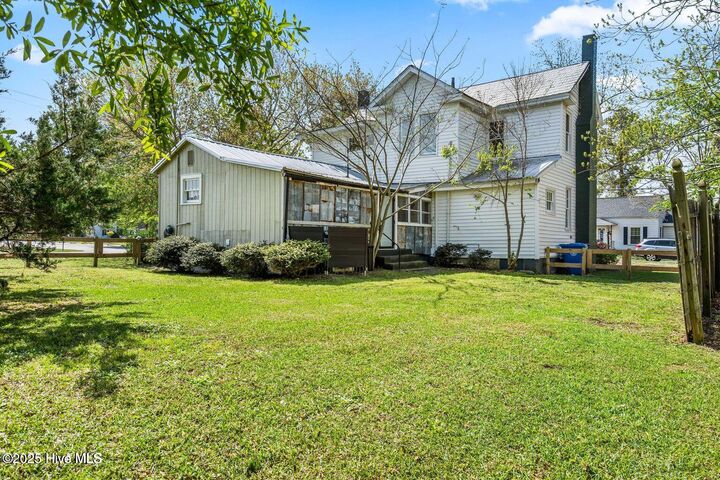 Property Photo:  107 Church Street E  NC 27822 