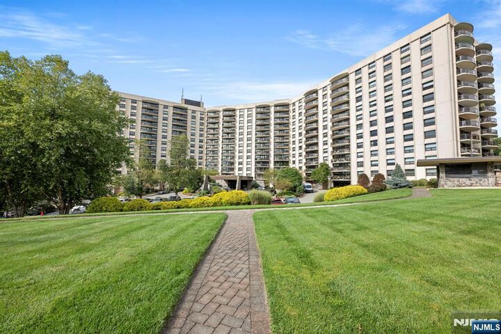 2 Claridge Drive 10ew  Verona NJ 07044 photo