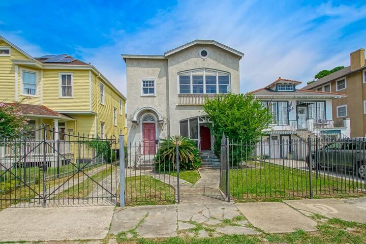 Property Photo:  7833 S Claiborne Avenue  LA 70125 