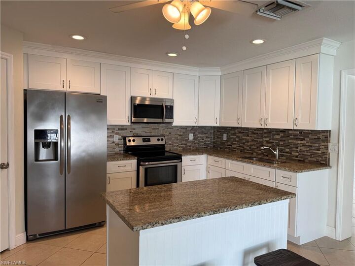 Property Photo: 6677 Fiesta Way FL 33919