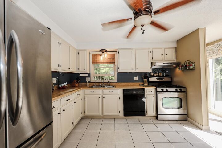 Property Photo: 13 Star Circle NH 03032