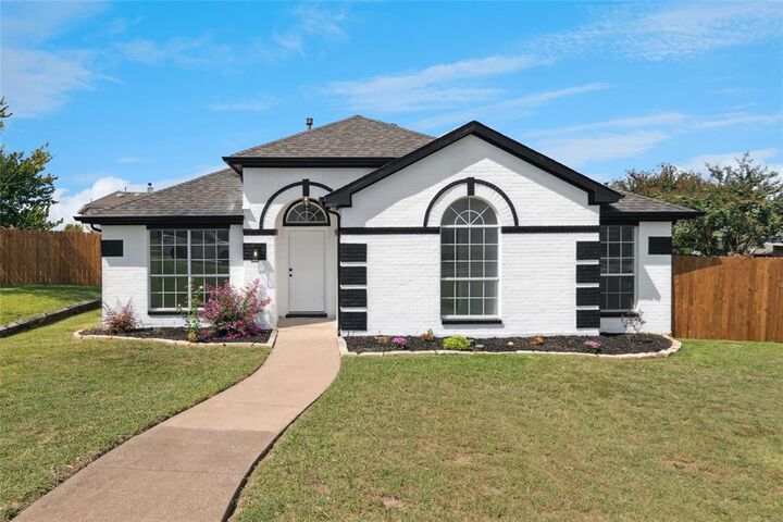 Property Photo: 2417 Johnson Drive TX 75181