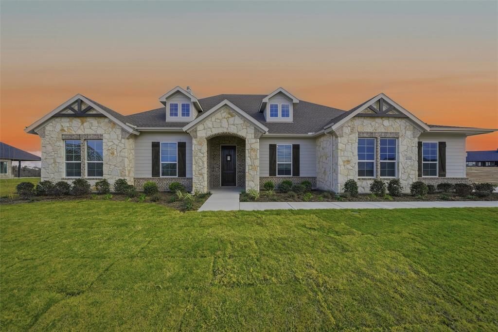 Property Photo:  404 Texas Sage Trail  TX 76082 