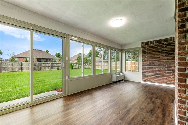 Property Photo:  4202 SW Limestone Avenue  AR 72712 