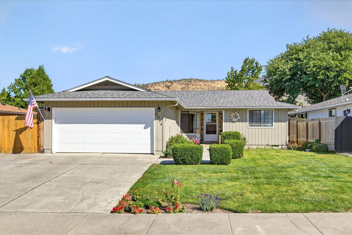3054 Levi Circle  Medford OR 97504 photo