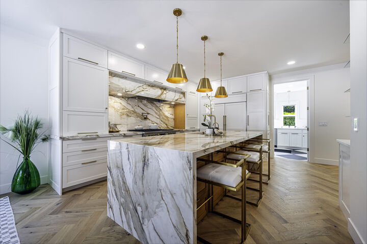 Property Photo:  381 Stanford Avenue  OR 97504 