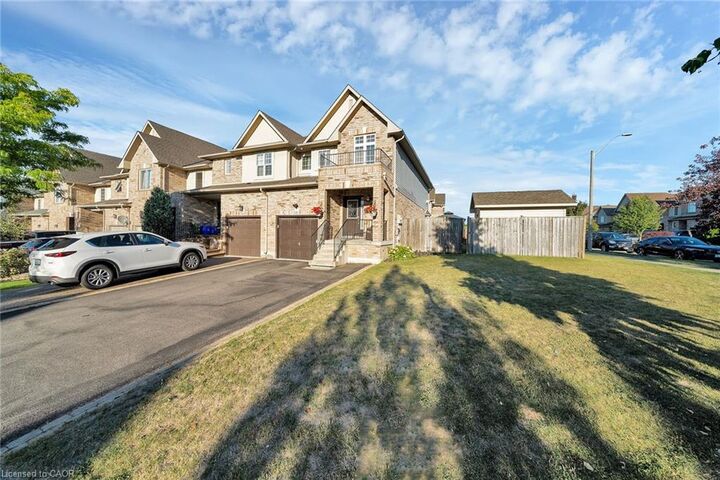 Photo de la propriété: 37 Meadow Wood Crescent ON L8J 3Z7
