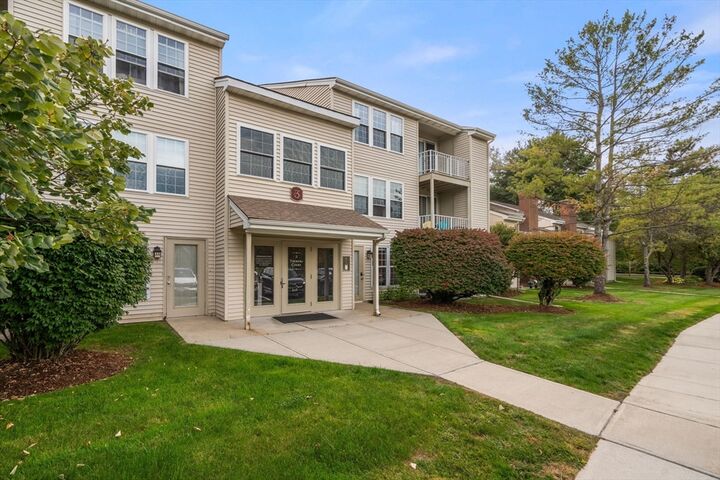 Property Photo:  3 Thoreau Ct 8  MA 01760 