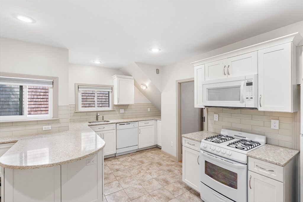 Property Photo:  31 Hunting St 1  MA 02141 