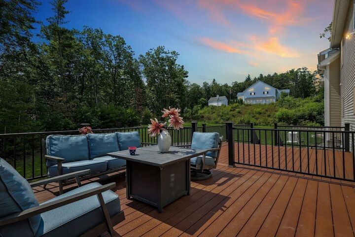 Property Photo:  22 Austin Ln  NH 03049 