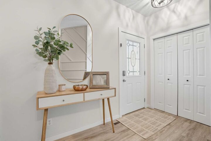 Property Photo:  270 Everoak Drive SW  AB T2Y 0C4 