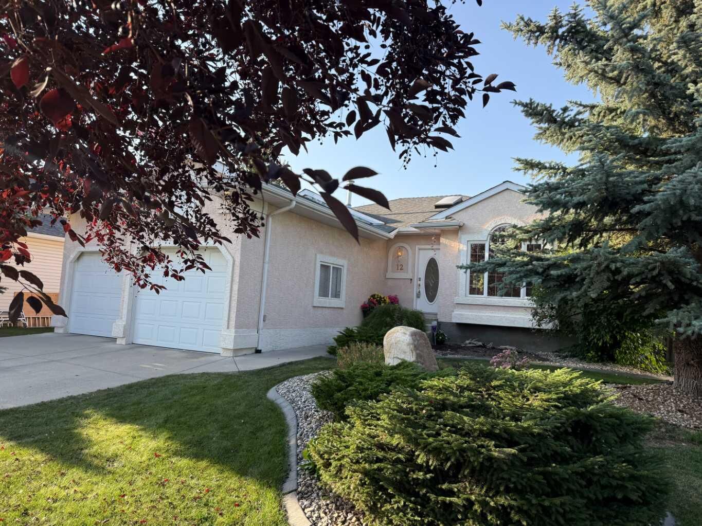 Property Photo:  12 Bow Way  AB T4C 1N4 