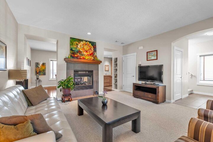 Property Photo:  123 Elgin Terrace SE  AB T2Z 0H6 