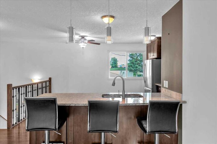 50 8 Avenue SE 6  High River AB T1V 1E8 photo
