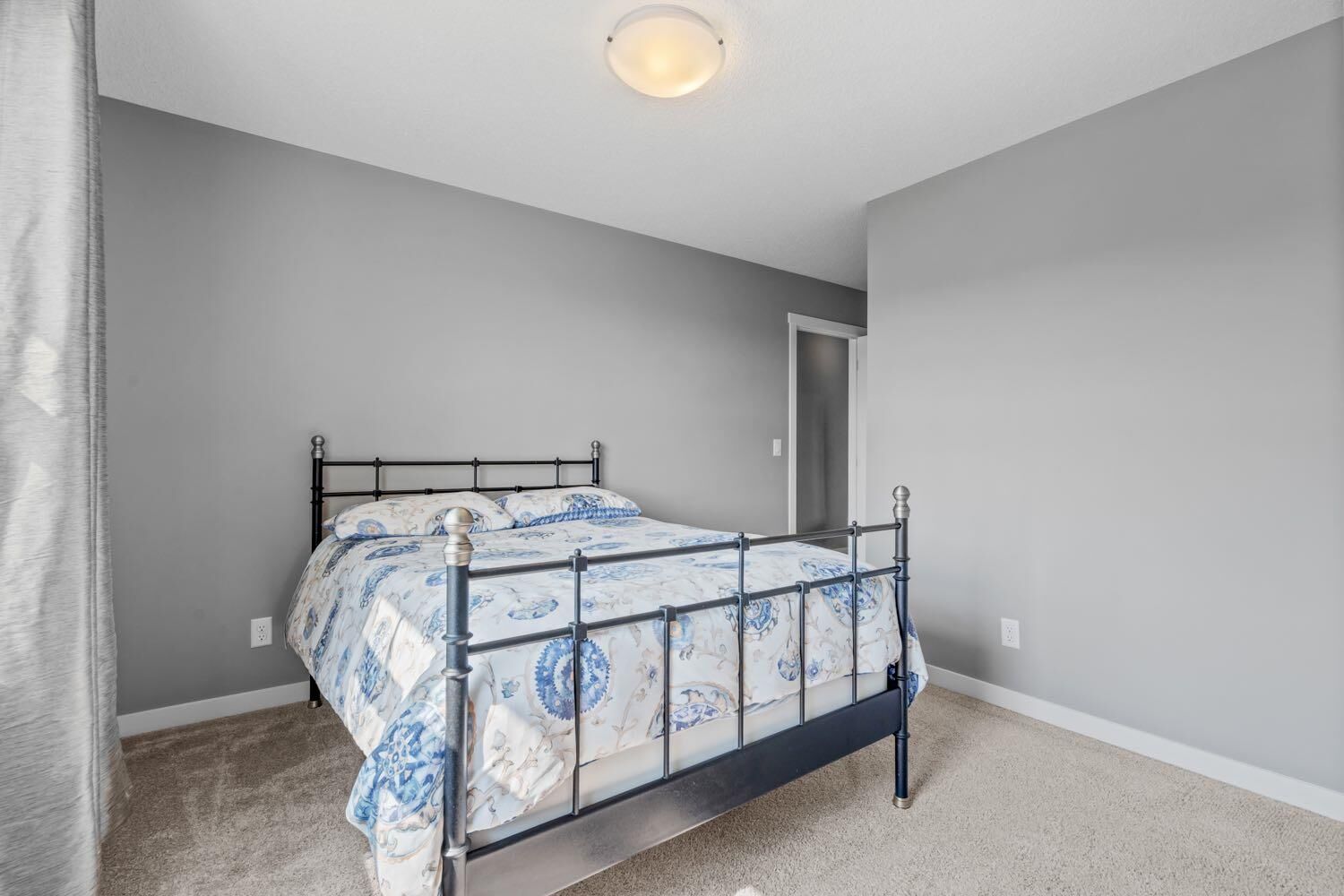 Property Photo:  438 Nolan Hill Drive NW  AB T3R 0V4 