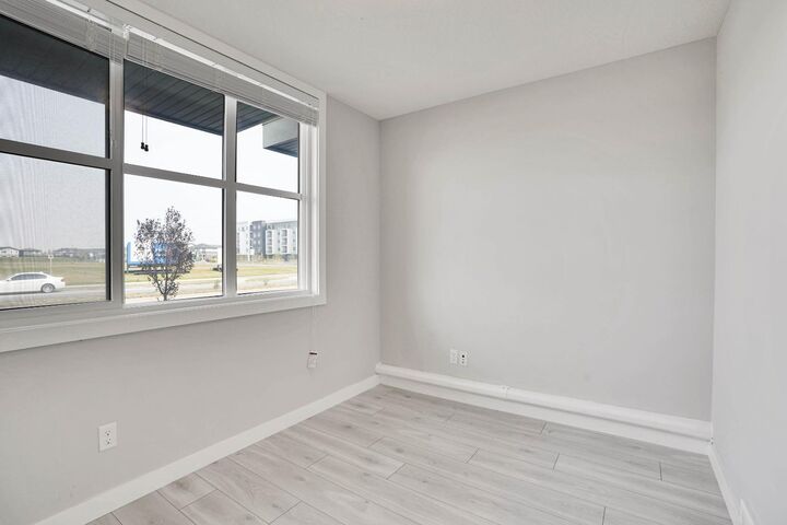 Photo de la propriété:  6469 128 Avenue NE  AB T3N 1S4 