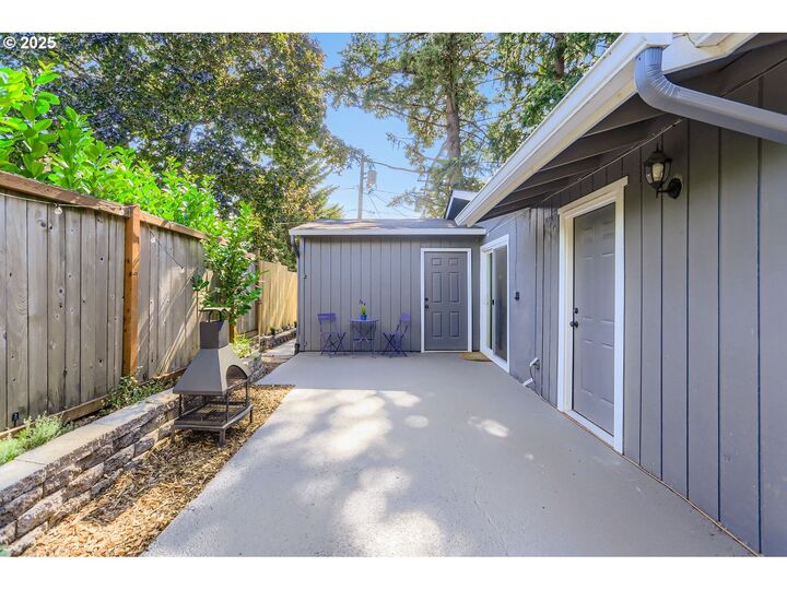 Property Photo:  3419 SE Kingsley Rd  OR 97267 