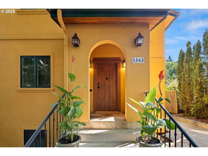 Property Photo: 3242 NE 13th Ave OR 97212
