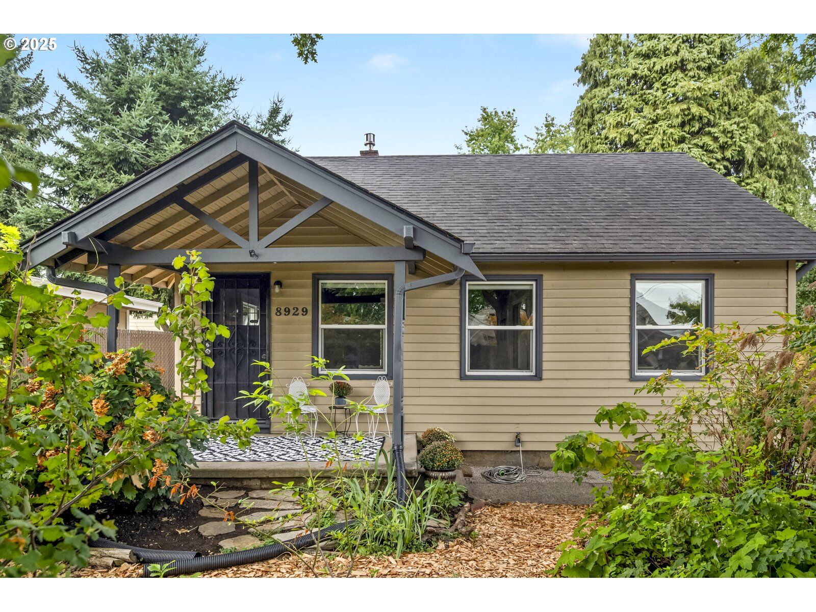 Property Photo:  8929 N McKenna Ave  OR 97203 