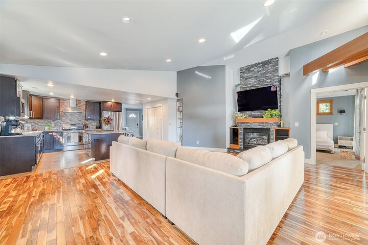 Property Photo: 112 K Street SE WA 98002