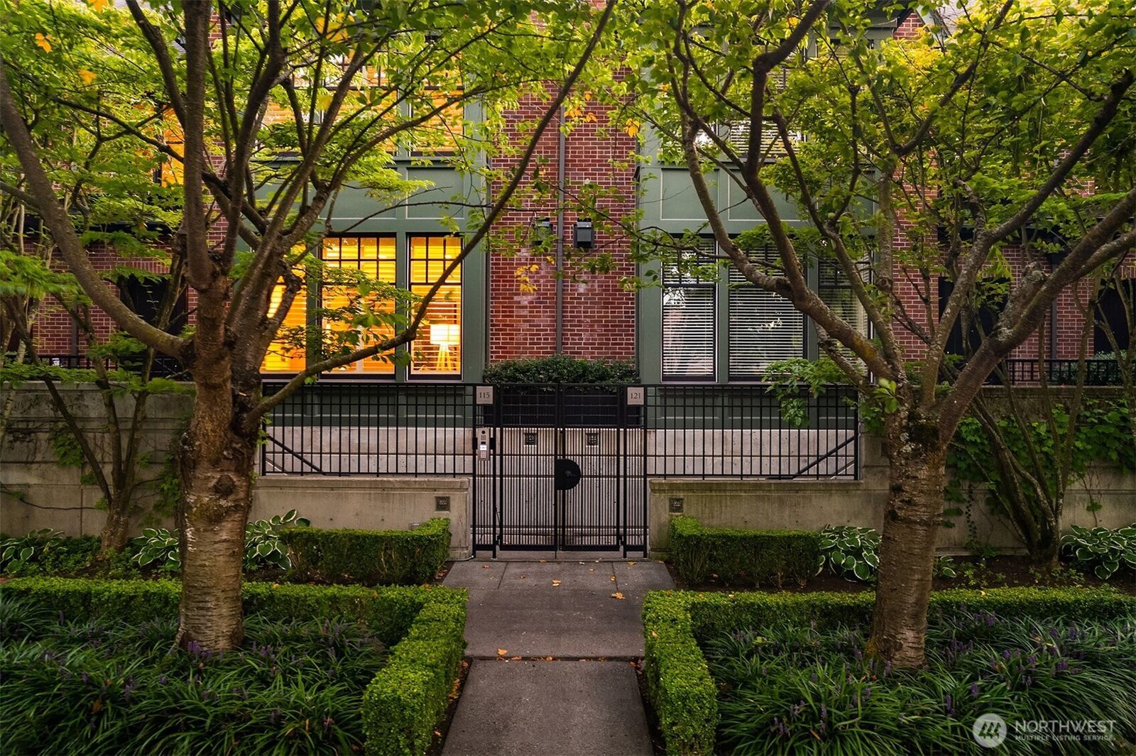 Property Photo: 115 W Comstock Street WA 98119