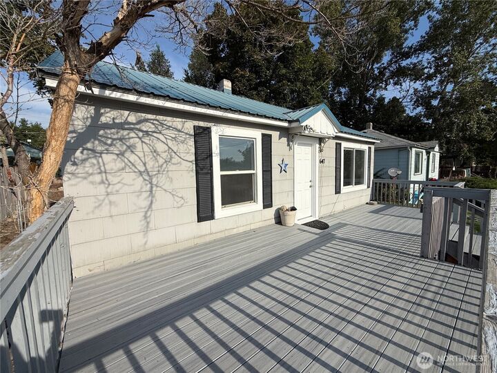 Property Photo:  647  3rd Avenue N  WA 98840 