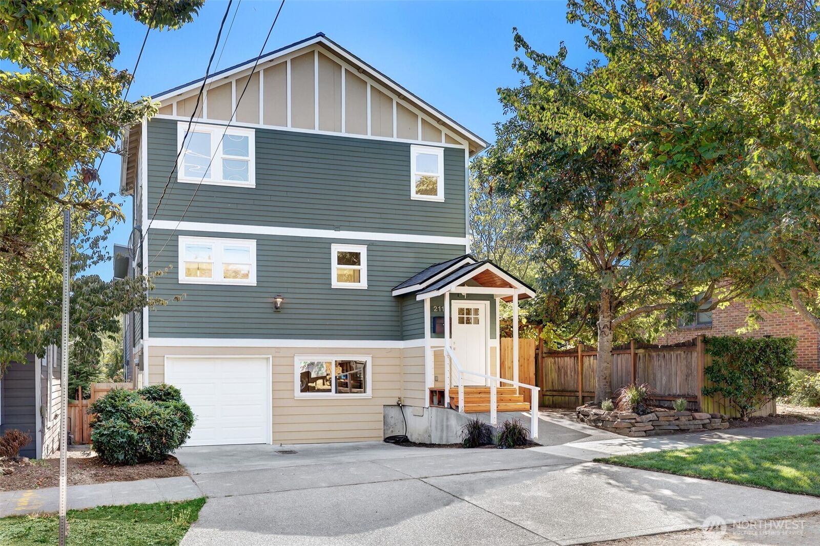 Property Photo:  2111 E Pine Street  WA 98122 