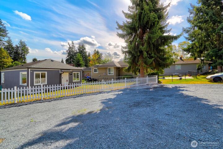 Property Photo:  6611  Commercial Avenue 3  WA 98203 