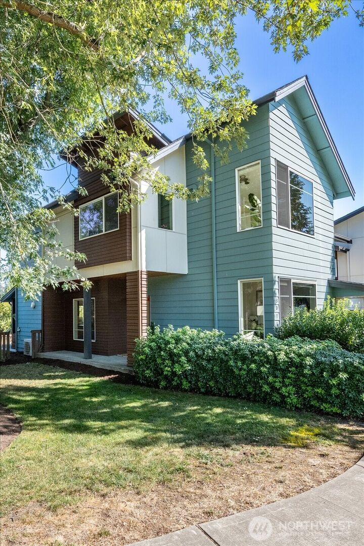 Property Photo:  3016 S Adams Street  WA 98108 