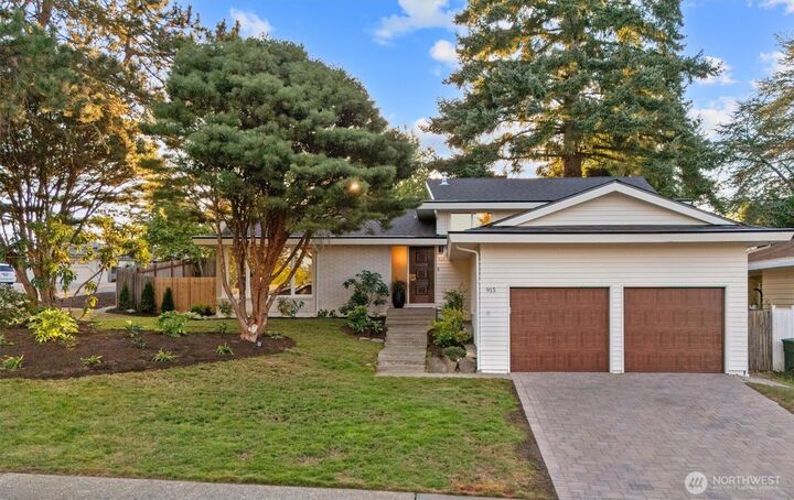 Property Photo:  915  145th Place SE  WA 98007 