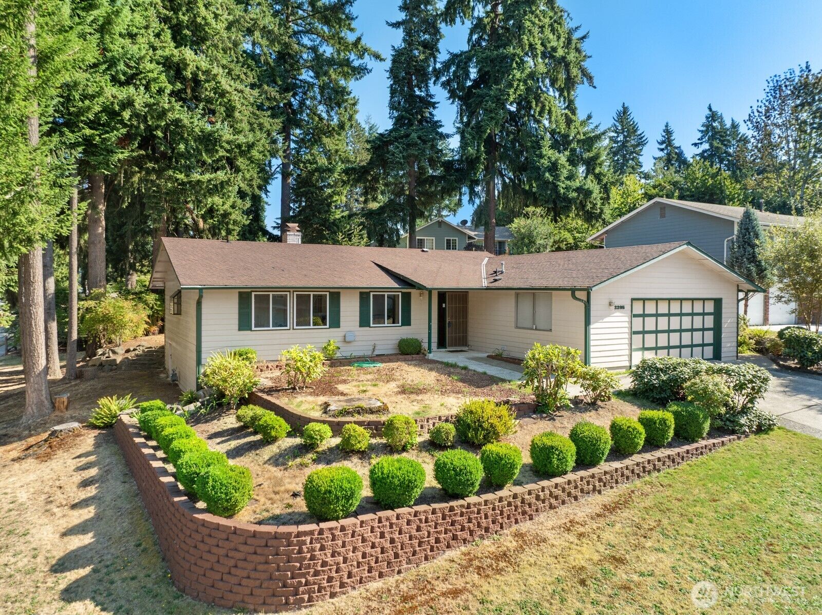 Property Photo:  2205  Blaine Circle SE  WA 98055 