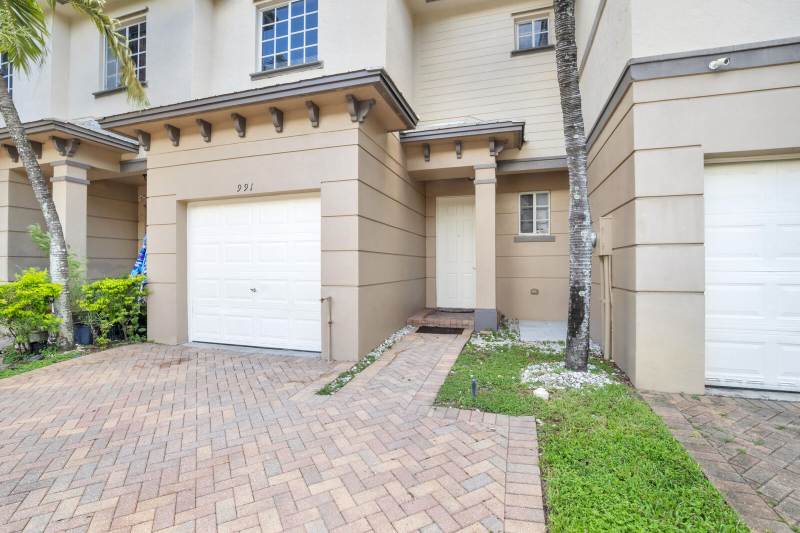 Property Photo:  991 Abaco Lane  FL 33404 