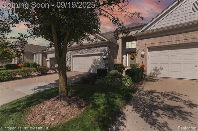 Property Photo:  39510 Edgewater Drive 100  MI 48168 