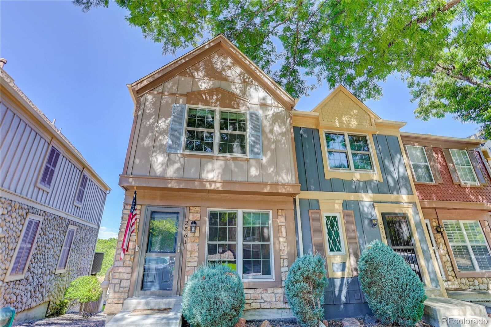 Property Photo:  2561 E Nichols Circle  CO 80122 