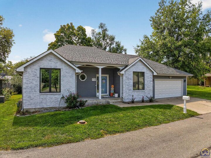 Property Photo:  3724 SW Brook Lawn Cir  KS 66610 