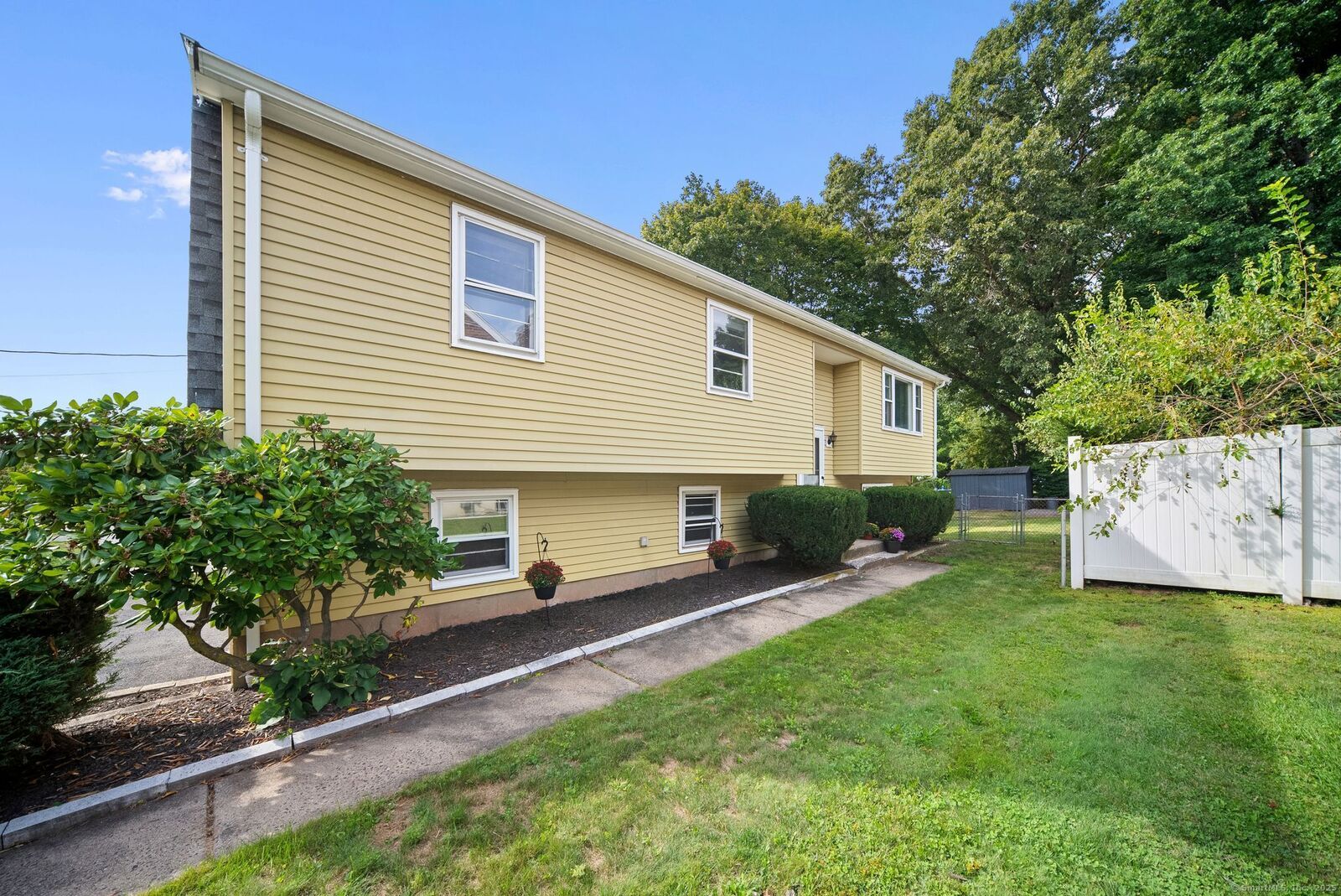 Property Photo:  28 Kelsey Street  CT 06111 