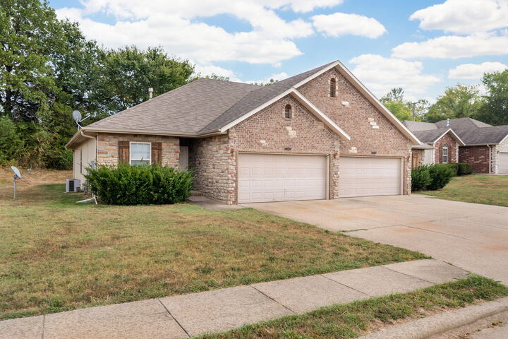 Property Photo:  1428-1430 S Treetop Court  MO 65721 