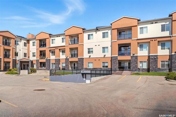 Property Photo:  142 Pawlychenko Lane 231  SK S7V 0N7 
