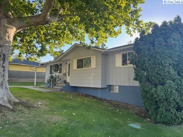 Property Photo: 973 Campbell Dr WA 99350